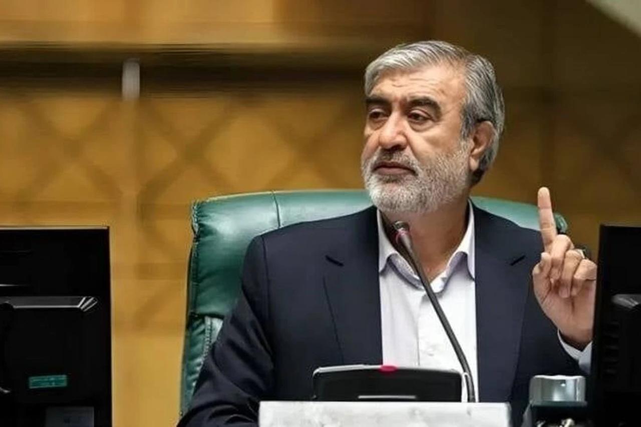 Le président de la Commission de sécurité nationale du Parlement iranien, Azizi, envoie un message concernant le « détroit d'Ormuz ».