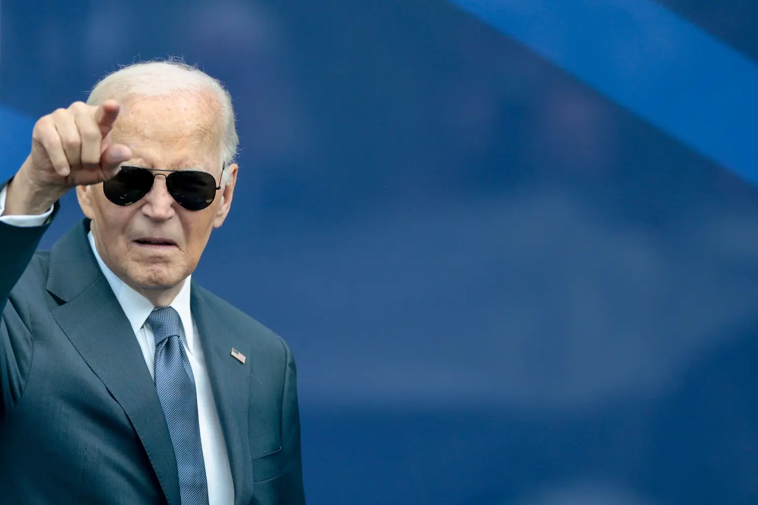 Biden accuse Trump de « détruire l'OTAN » et de « privilégier Poutine aux alliés américains ».