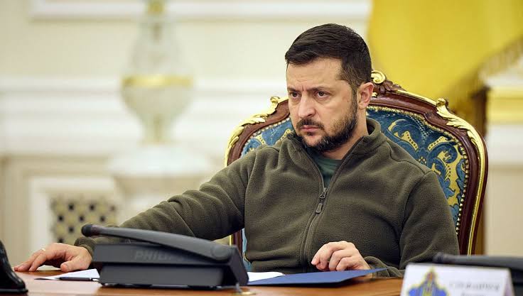 Le président Zelensky promet une réponse décisive après l'assaut aérien massif sur Kyiv