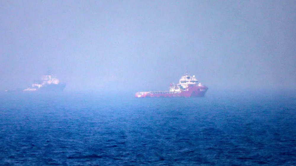La marine des Gardiens de la révolution iraniens frappe deux superpétroliers rebelles, induits en erreur par les États-Unis et ayant traversé les eaux minées du détroit d'Ormuz.