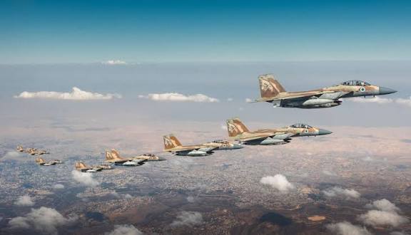 Armée israélienne : Nous avons ciblé des pilotes de drones du Hezbollah dans le sud du Liban.
