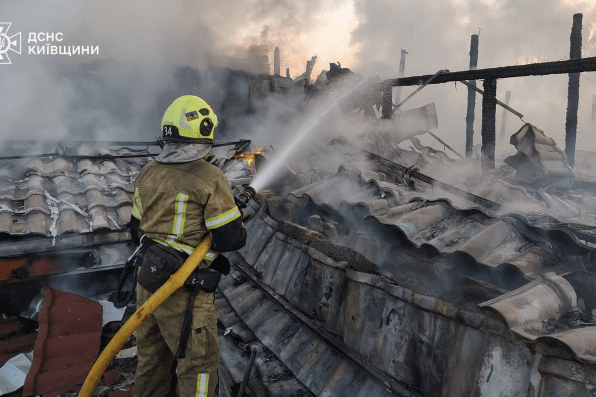 Une frappe de missile russe dans la région de Kyiv fait 10 morts et près de 100 blessés.