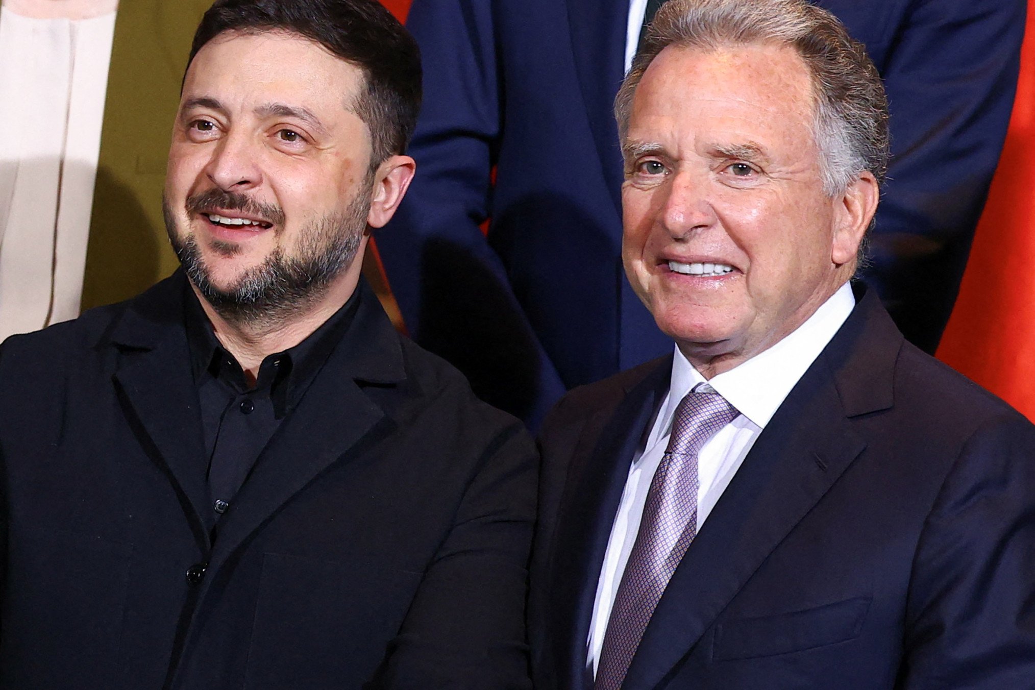 Zelensky s'entretient avec les envoyés de Trump, Witkoff et Kushner.