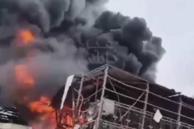 L'Iran lance une attaque massive contre une usine chimique à Beersheba, en Israël.