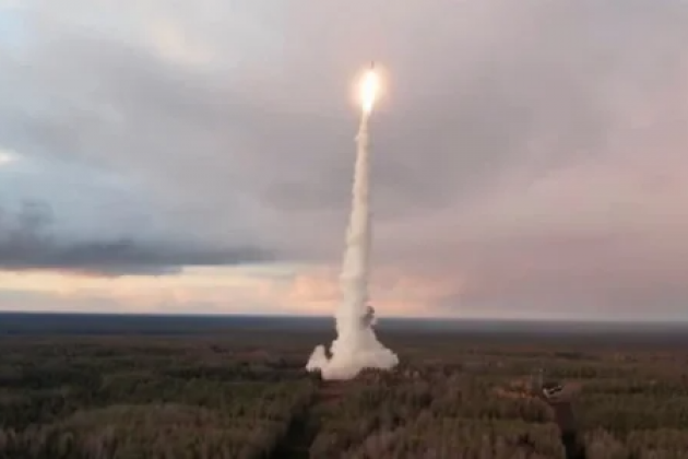 Les forces militaires russes ont entamé les préparatifs en vue du lancement du système de missiles Oreshnik.