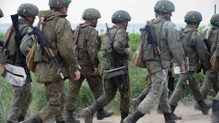Près de 2,4 millions : Poutine signe un décret augmentant les effectifs de l'armée russe.