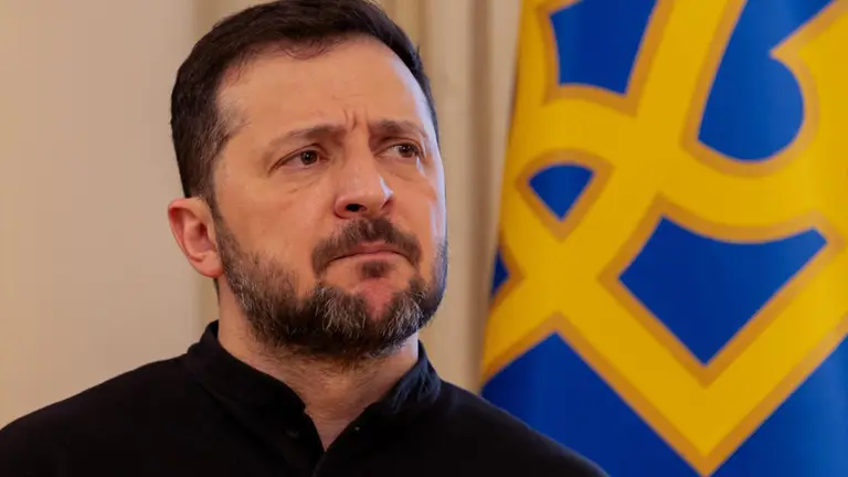 Zelensky annonce une augmentation de la solde des militaires et de nouveaux contrats pour l'infanterie.