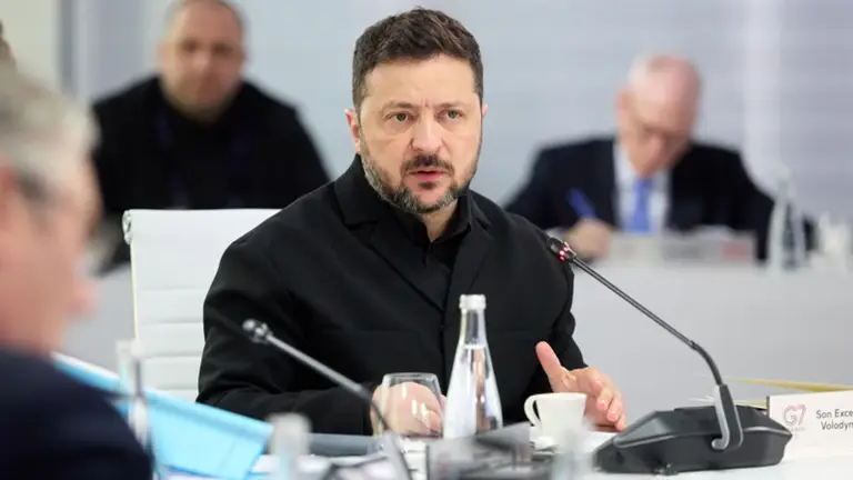Zelensky refuse l'offre de rencontrer Poutine à Moscou.