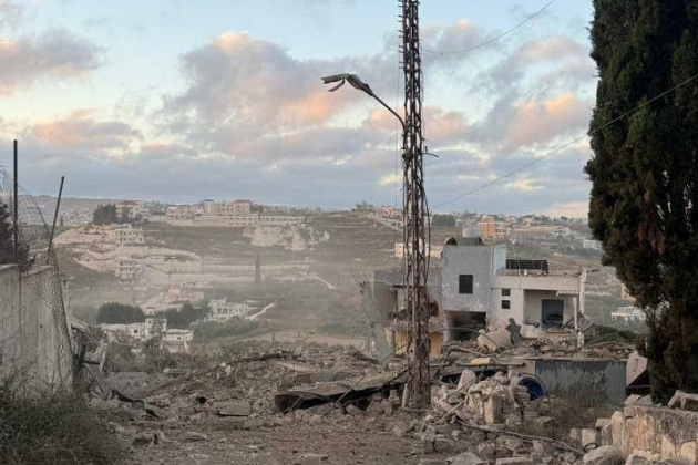 L'armée de l'air israélienne lance des frappes massives contre les positions du Hezbollah dans le sud du Liban.