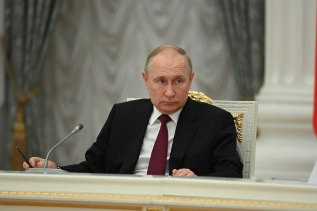 Poutine annonce que les plus grandes raffineries de pétrole de Russie fonctionnent à pleine capacité.