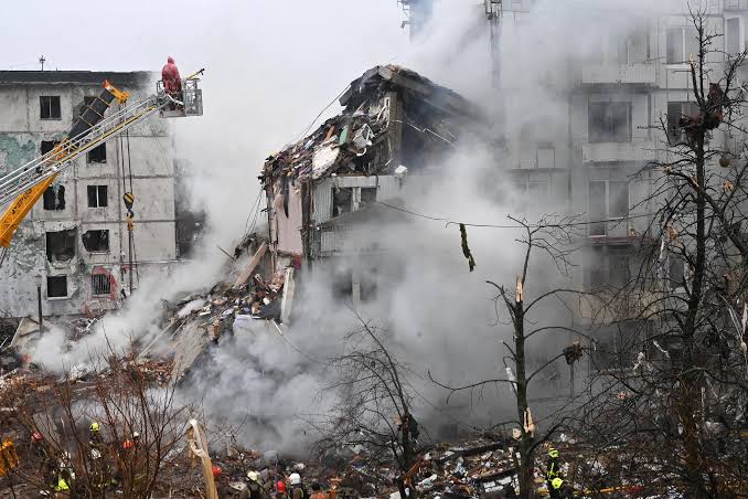 Attaque massive à Kyiv : des morts, des maisons détruites, des secouristes blessés – tout cela a des conséquences.