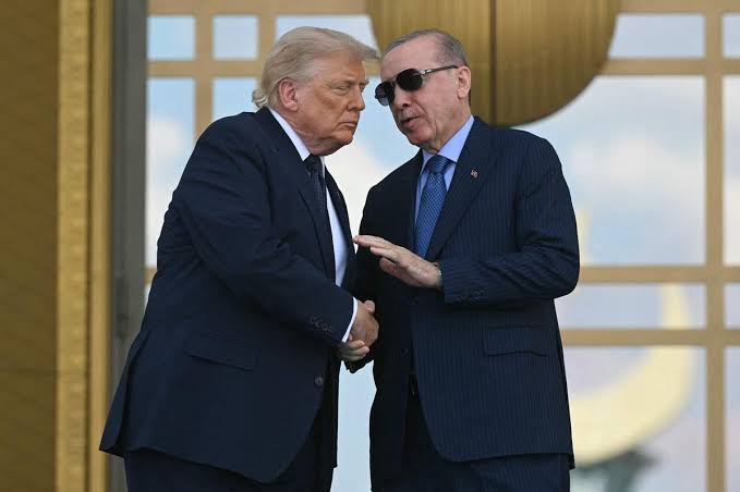 CNBC : Les 48 heures tumultueuses de l’OTAN ont montré que Trump reste au centre de la diplomatie mondiale.