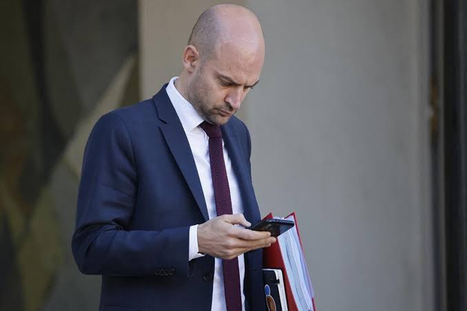Le ministre français des Affaires étrangères affirme que l'arrestation de deux diplomates français à Téhéran était « préméditée ».