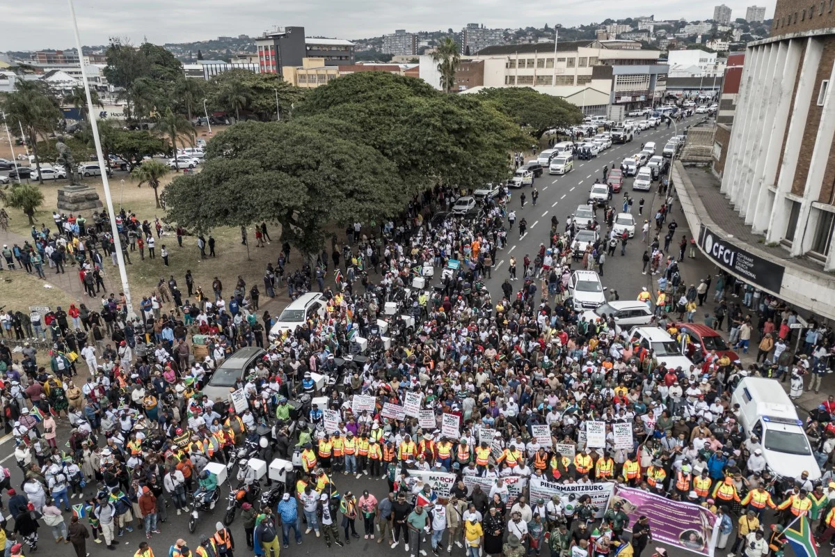 Xénophobie : L'ambassade du Nigéria est bondée, des personnes rentrent chez elles face à la montée des manifestations en Afrique du S