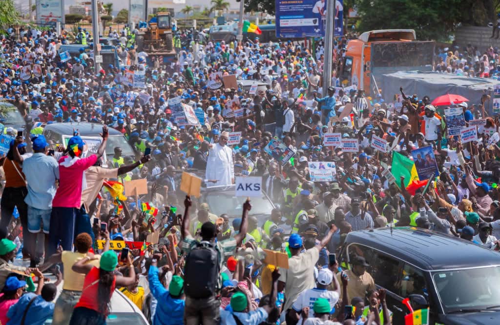 Sénégal :  Macky Sall bénéficie d’un accueil populaire remarqué à son retour.
