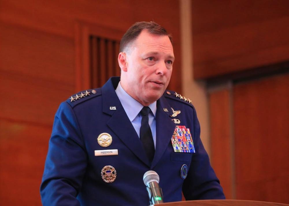 Le chef de l'AFRICOM appelle à investir dans la logistique et les communications pour renforcer la sécurité en Afrique.