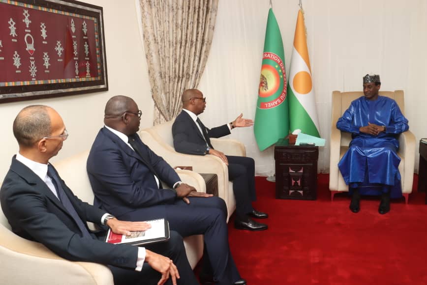Niamey : Le Premier ministre reçoit une délégation de la BOAD conduite par son président, M. Serge Ekué