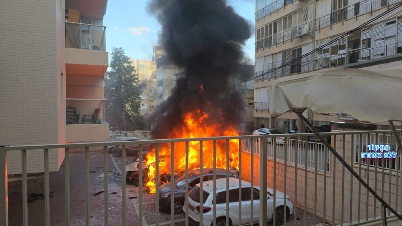 Des dizaines de sites d’impact de missiles signalés dans le centre d’Israël.