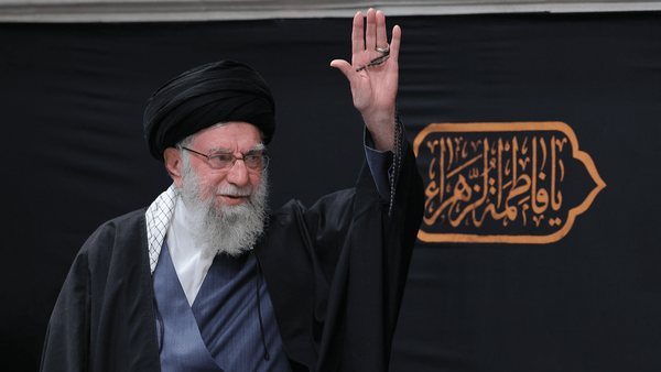L’ayatollah Khamenei sera inhumé au mausolée de l’imam Reza le 9 juillet après des cérémonies funéraires organisées dans plusieurs villes.