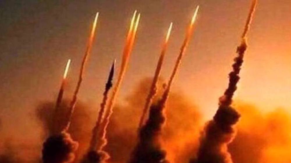 Nouvelle vague de missiles iraniens s’abattant sur les centres de renseignement israéliens