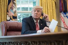 Un appel téléphonique « fou » entre Trump et Netanyahu complique les négociations avec l'Iran
