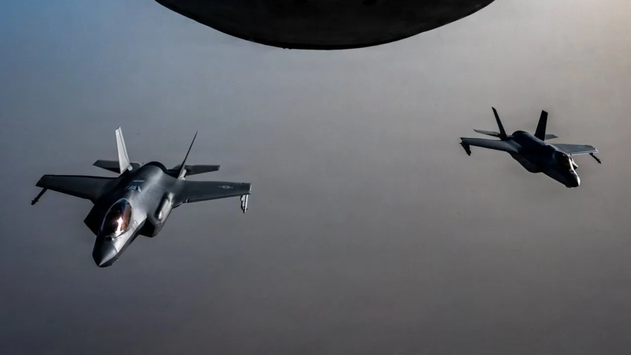 Les États-Unis frappent l'Iran pour la deuxième journée consécutive, ciblant ses capacités de surveillance militaire et ses systèmes de défense aérienne.
