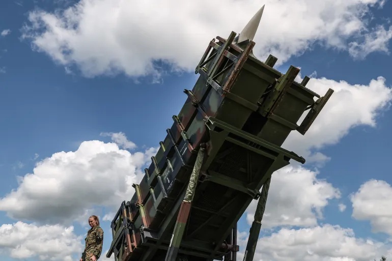 Le Pentagone mise sur des missiles moins chers pour compenser l’épuisement de ses stocks