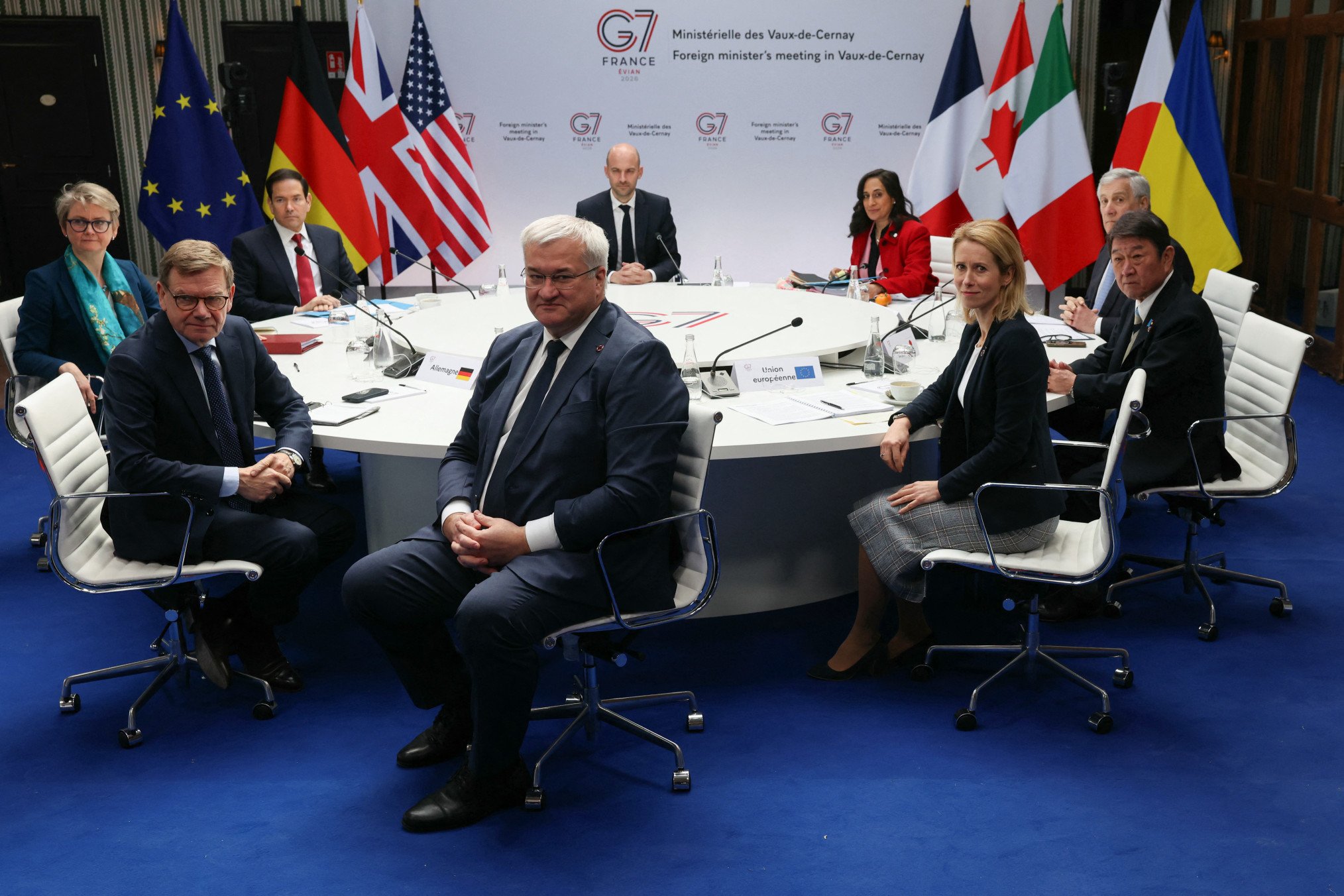 Les dirigeants du G7 conviennent de renforcer les sanctions contre les exportations russes de pétrole et de gaz.