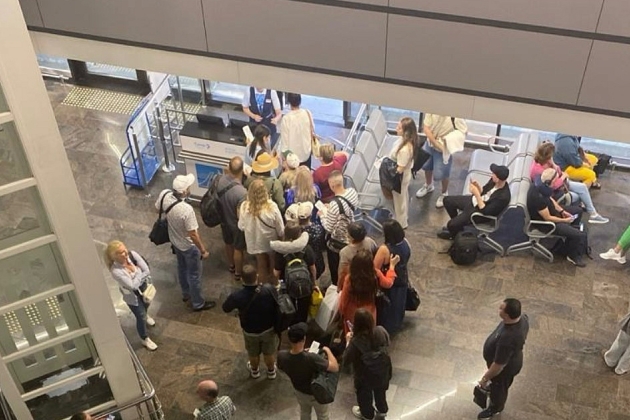 Plus de 12 000 passagers sont bloqués dans les aéroports de Moscou suite à une attaque massive de drones.