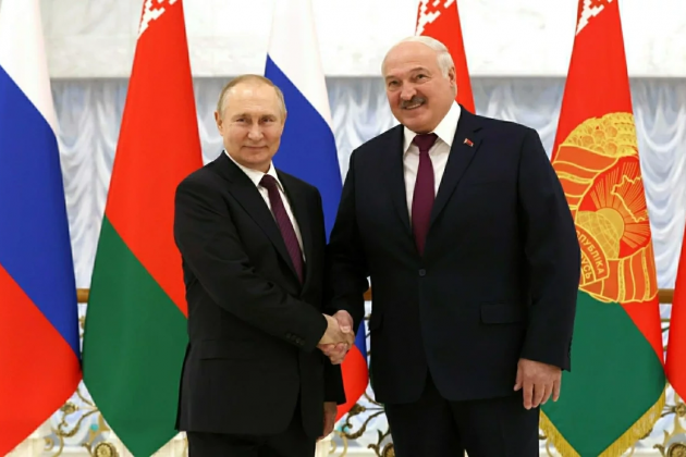Vladimir Poutine et Alexandre Loukachenko tiennent des discussions à huis clos pour la deuxième journée consécutive.