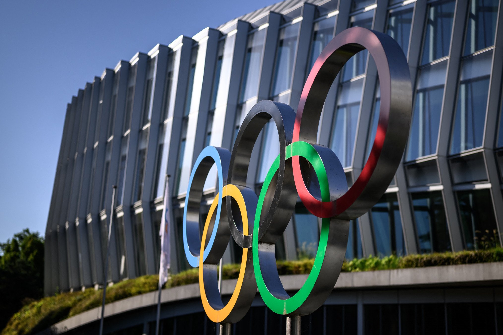 Le Comité international olympique autorise les athlètes biélorusses à concourir sous le drapeau national.