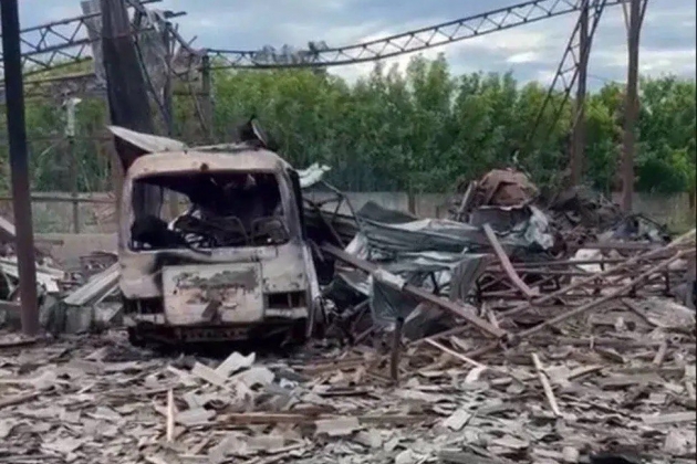 Les troupes russes ont lancé des frappes massives contre des installations énergétiques et de production de carburant ukrainiennes.