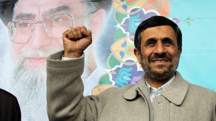 Haaretz : Le Mossad envisageait de confier la direction de l'Iran à Ahmadinejad après le changement de gouvernement.