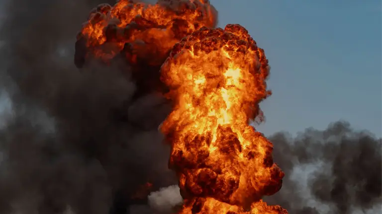 La Russie a frappé l'infrastructure pétrolière de Jytomyr : un incendie de grande ampleur s'est déclaré.