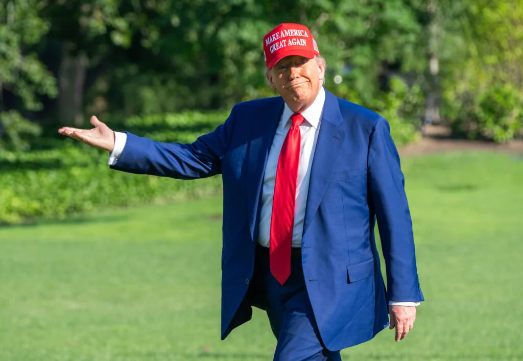 Trump insiste sur les « énormes stocks de munitions » des États-Unis.