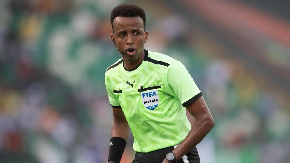 Le meilleur arbitre africain s'est vu refuser l'entrée aux États-Unis malgré sa sélection par la FIFA pour la Coupe du monde.