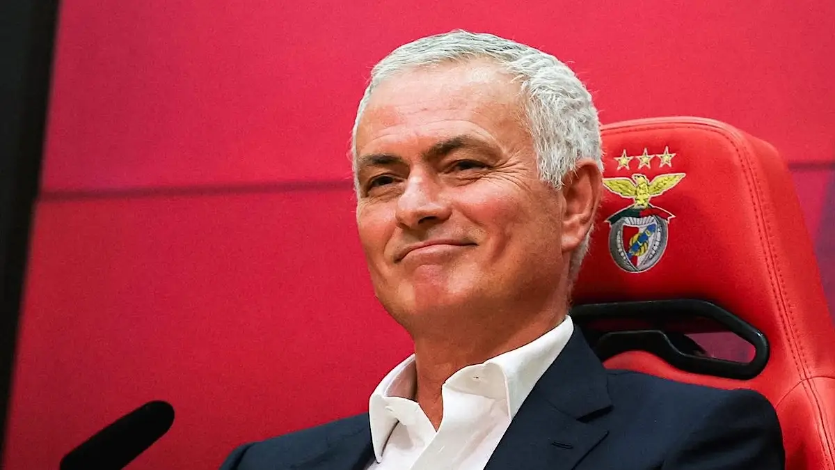 Le Real Madrid nomme officiellement José Mourinho nouvel entraîneur