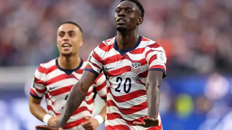 Les États-Unis sont devenus la deuxième équipe à se qualifier pour les séries éliminatoires après avoir battu l'Australie.