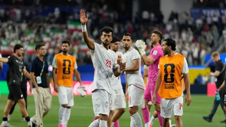 "Nous sommes un pays opprimé" : le sélectionneur de l'équipe nationale iranienne s'emporte dans une déclaration.