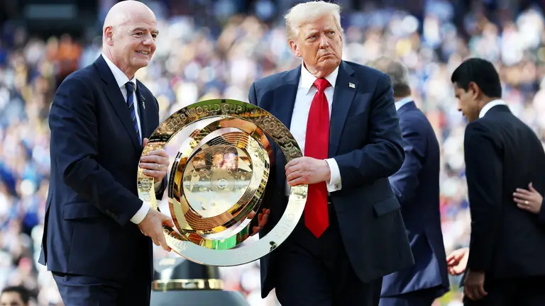 Officiel : Trump remettra la Coupe du monde aux vainqueurs de la Coupe du monde.