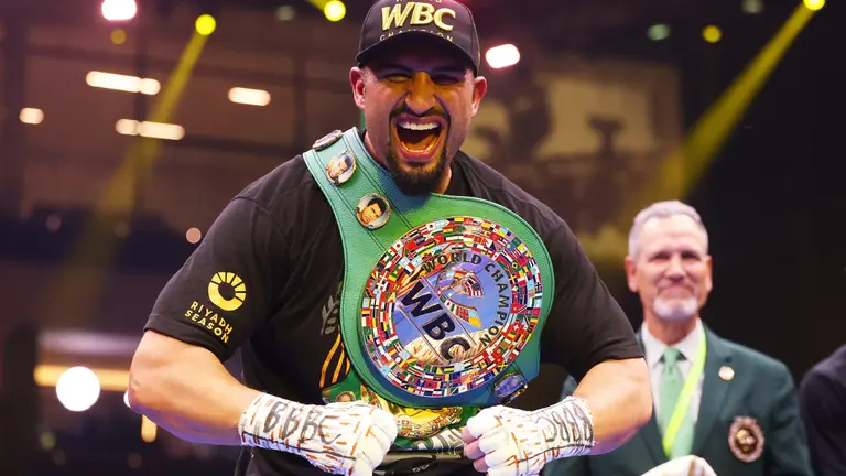 Usyk n'est plus champion WBC : l'organisation a officiellement remis le titre à l'Ukrainien.