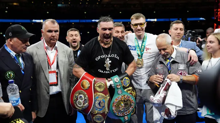 Le directeur de l'équipe d'Usyk a expliqué pourquoi le champion a renoncé à toutes ses ceintures.