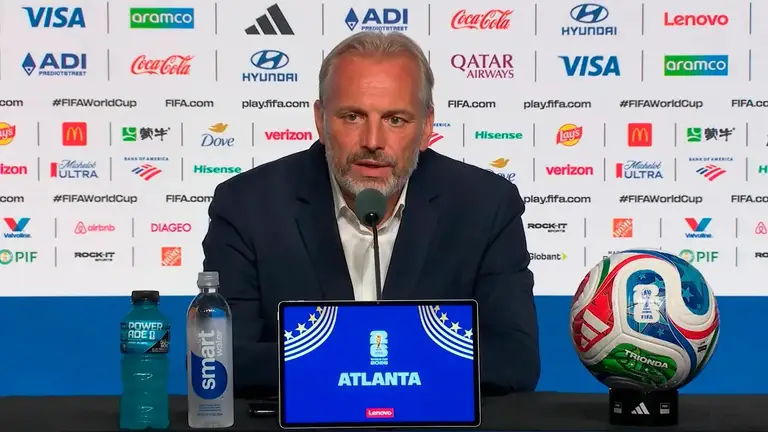 Coupe du monde 2026 : le sélectionneur de la RD Congo apprend le décès de son père en conférence de presse.