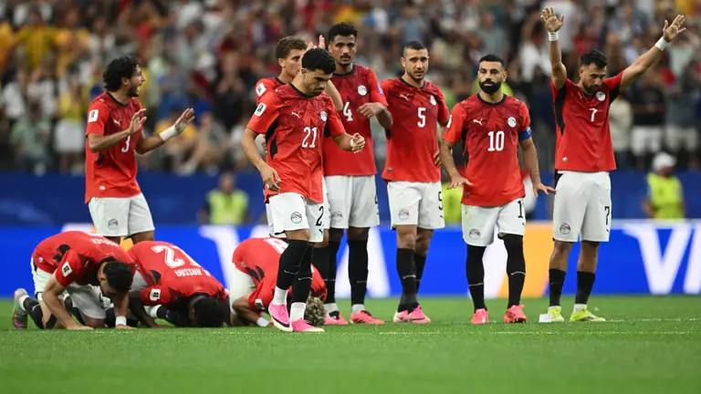 L'Égypte a arraché la victoire lors d'une séance de tirs au but haletante et s'est qualifiée pour les huitièmes de finale de la Coupe du monde.