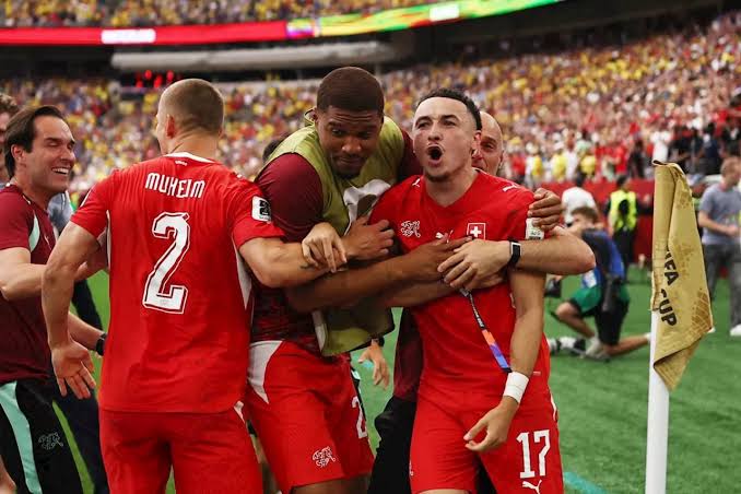 Suisse 0(4-3)0 Colombie ; la Suisse se qualifie pour les quarts de finale après 72 ans d'absence.
