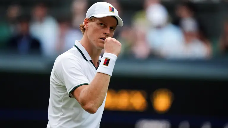 Le numéro un mondial, Yannick Sinner a  battu Djokovic en demi-finale de Wimbledon.