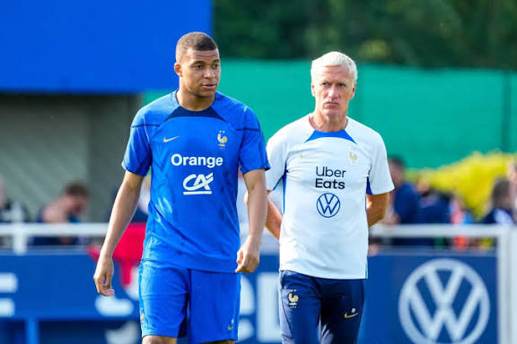 Didier Deschamps : Mbappé n'est pas un dictateur, mais entièrement au service de l'équipe.