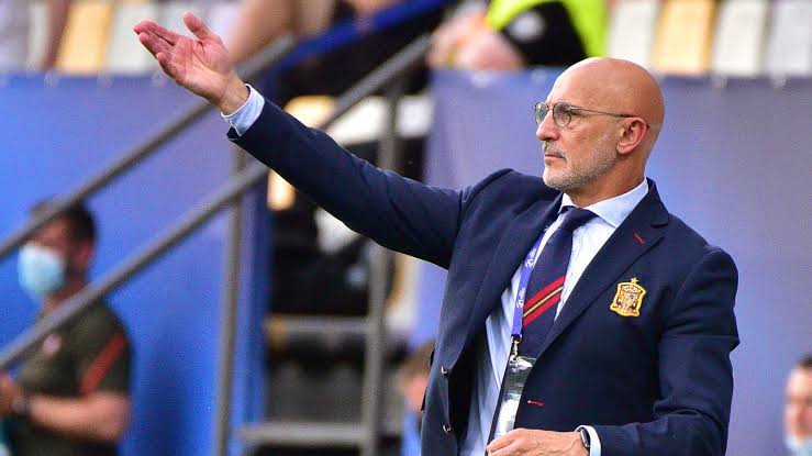 Le sélectionneur espagnol ironise sur l'Angleterre : « Nous n'aurons pas recours à une stratégie qui a déjà échoué pour contenir Messi. »