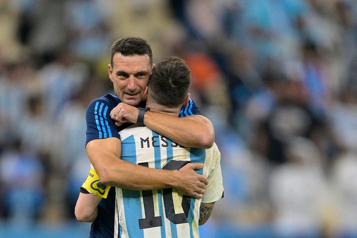 Lionel Scaloni : " Diego Maradona nous manque mais Messi est toujours parmi nous."