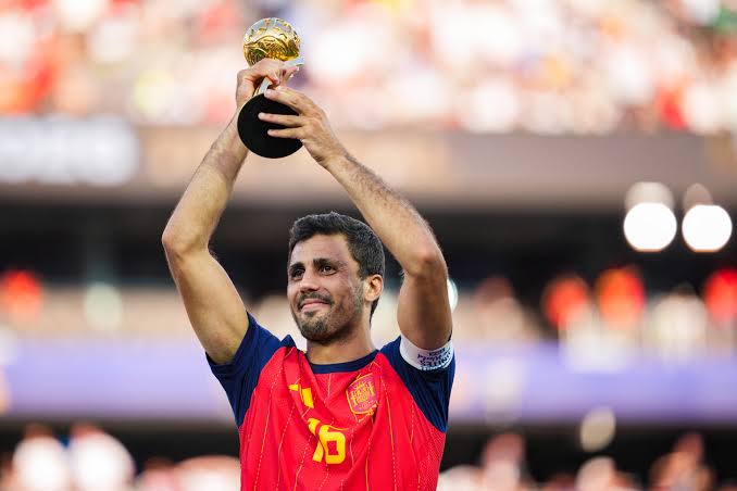 Après l'échec de Messi en finale, Kylian Mbappé est devenu meilleur buteur et Rodri a remporté le Ballon d'Or.